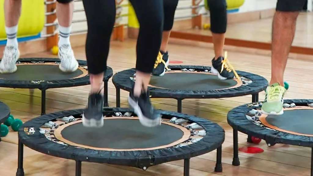 ISTRUTTORE GINNASTICA TRAMPOLINO ELASTICO